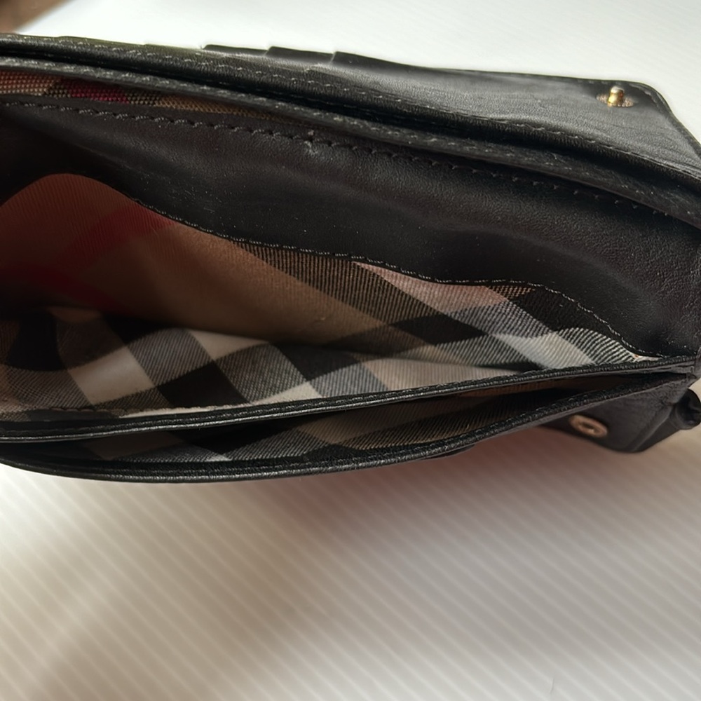 Burberry snap and zip black leather wallet - Picture 9 of 10